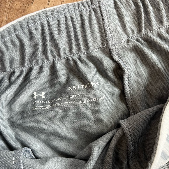 Under Armour Women's Play Up 3.0 3 Inch Short pair of 2 gray & black size xsmall - Picture 5 of 10